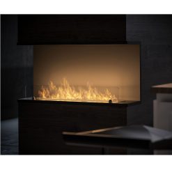 Foto de ambiente de la chimenea de bioetanol de Infire INSIDE C1000 Vers.2, a tres caras