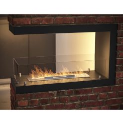 Foto de ambiente de la chimenea de bioetanol de Infire INSIDE U 800, a tres caras