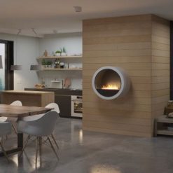 Foto de ambiente de la chimenea de bioetanol de Infire INCYRCLE WALL, color gris