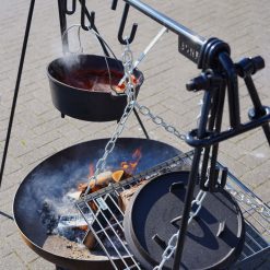 Accesorio BonBridge con rejilla para cocinar sobre pebetero Bonfeu, foto de ambiente