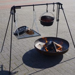 Accesorio BonBridge con rejilla para cocinar sobre pebetero Bonfeu, foto de ambiente