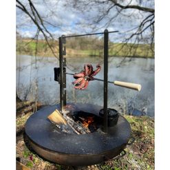 Set Asador de Bonfeu con motor giratorio, sobre BonPlancha, cocinando