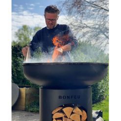 Cocinando en el pebetero barbacoa BonBiza de Bonfeu