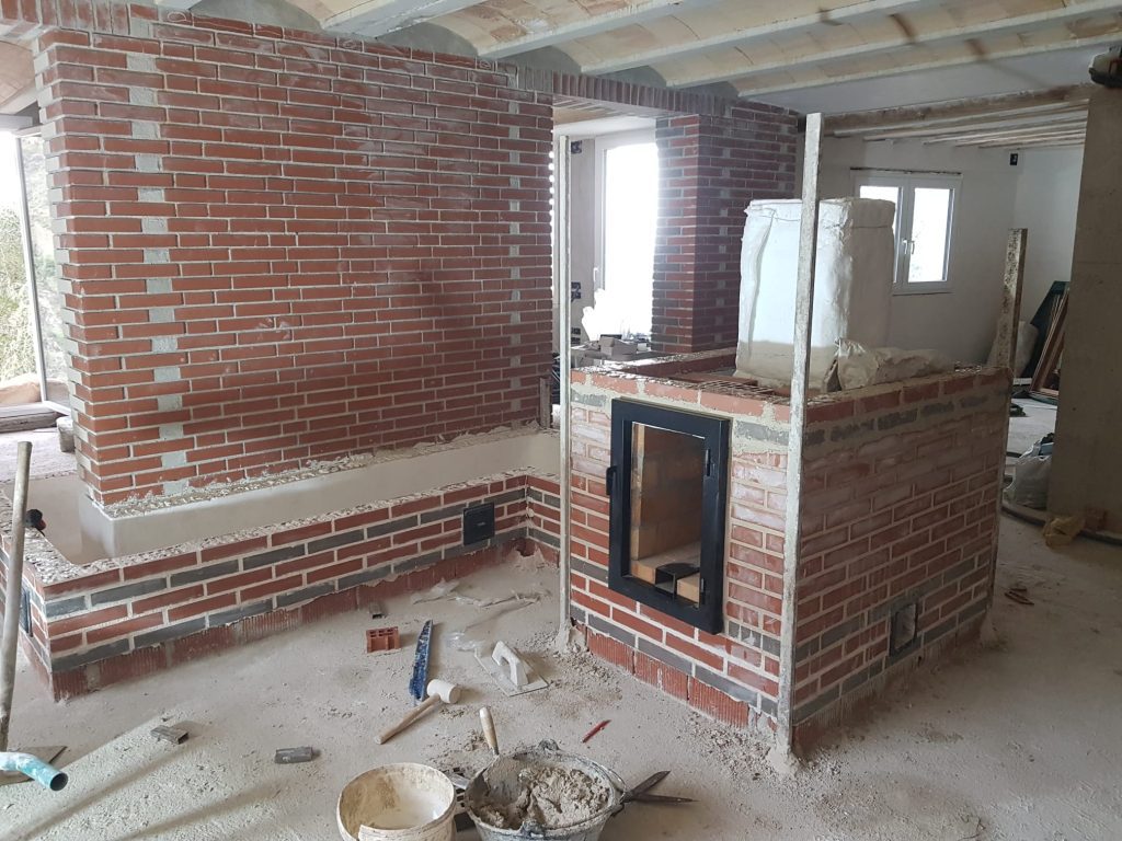 Etapa en la autoconstrucción de una estufa rocket con el servicio de asesoramiento a autoconstructores