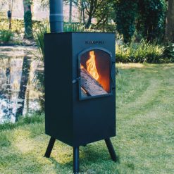 Foto de ambiente de la chimenea de exterior BonCarre negra de Bonfeu