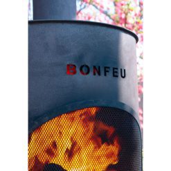 Foto de ambiente de la estufa de exterior BonTon 50 negra de Bonfeu