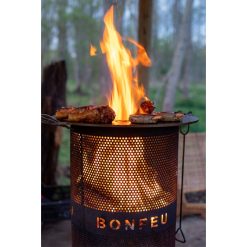 Foto de ambiente de la estufa de exterior BonVes 34 negra de Bonfeu