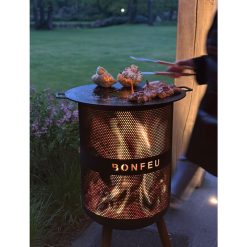 Foto de ambiente de la estufa de exterior BonVes 45 negra de Bonfeu