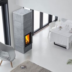 Foto de ambiente de una estufa de inercia LAMPO S 18 Classic de Tulikivi