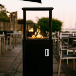 Foto de ambiente de la Estufa de gas KAUAI para exterior de Nora Flames